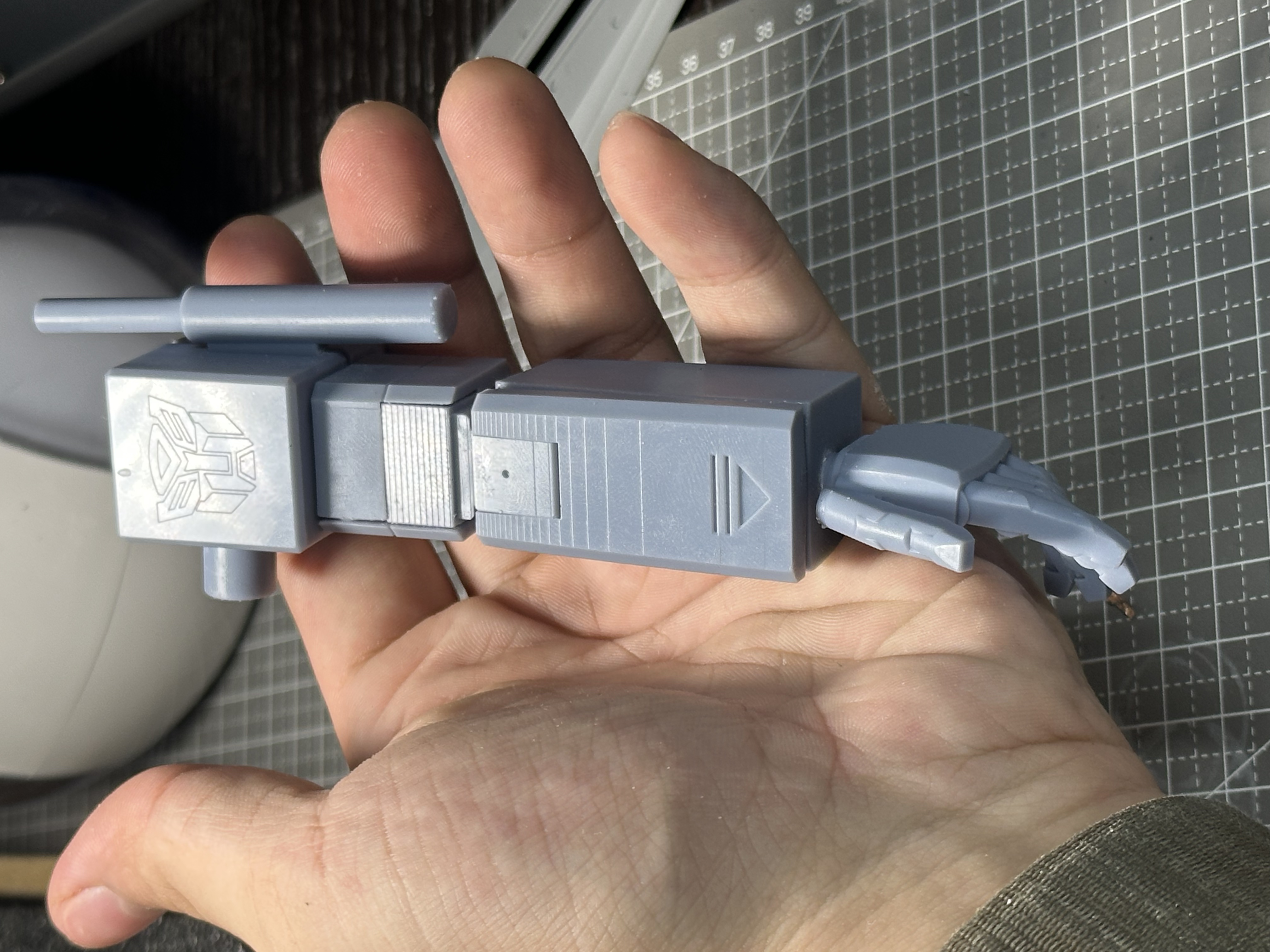 手臂 SLA 打印件侧面细节验